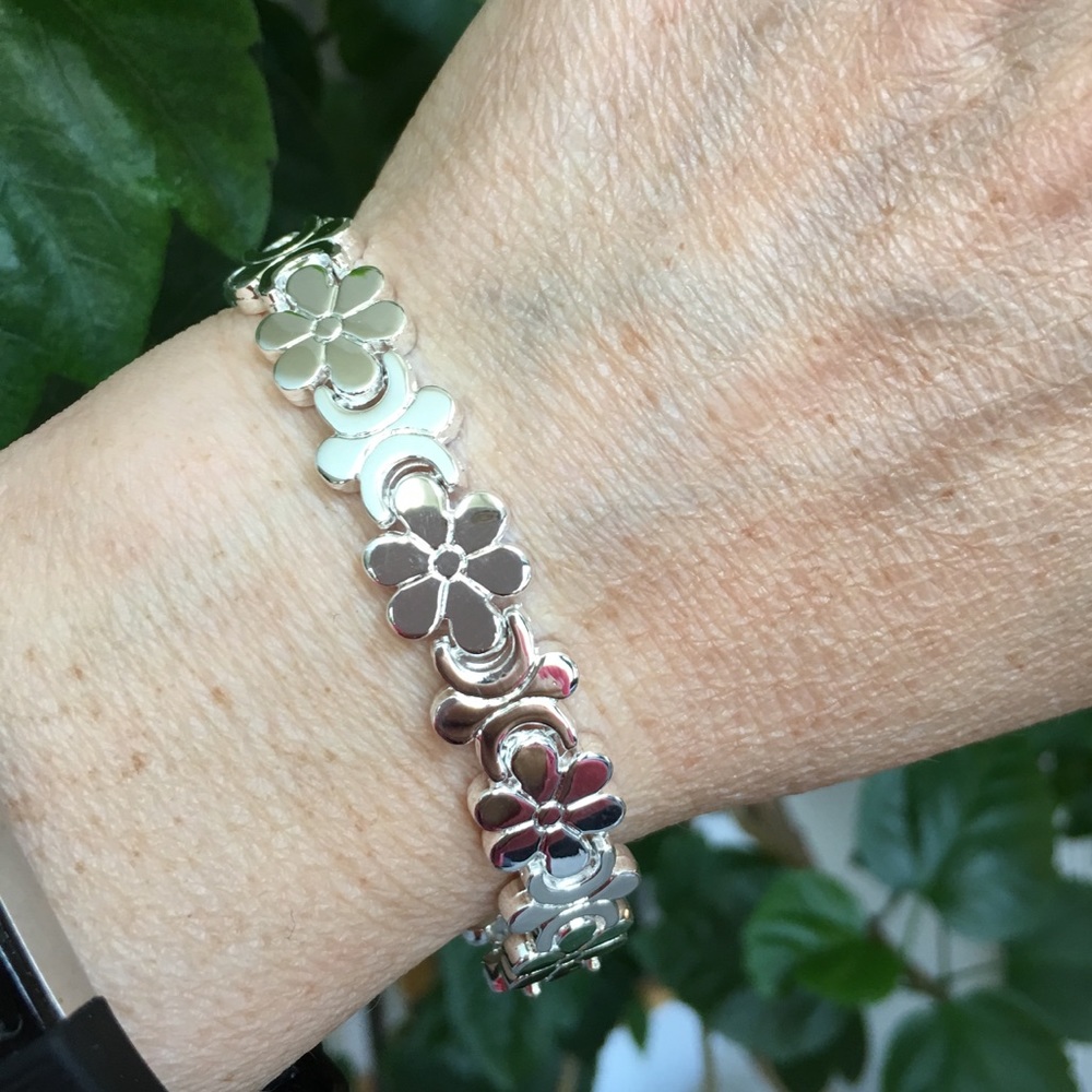 Silver Tone Flower Link Bracelet Foldover Clasp - Picture 1 of 7